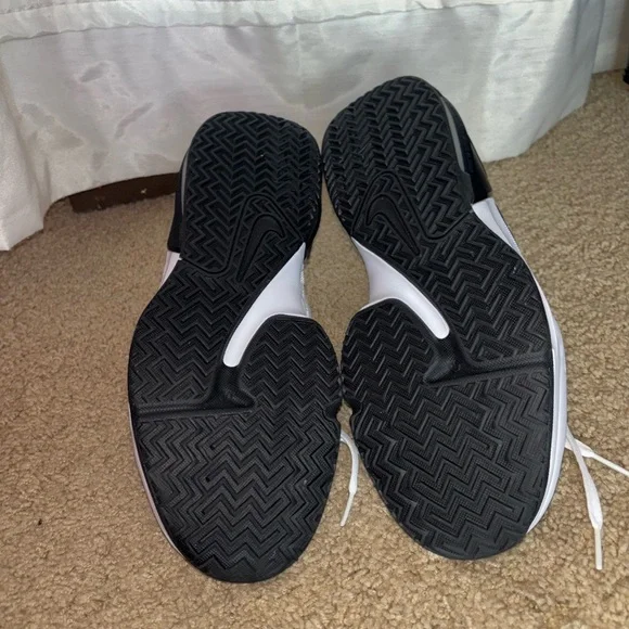 Nike Men's White and Black Athletic Shoes - Picture 5 of 6